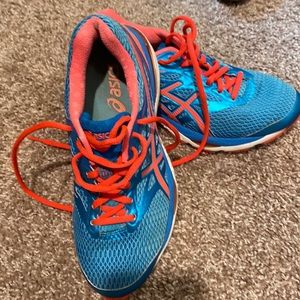 Womens ASICS size 6
